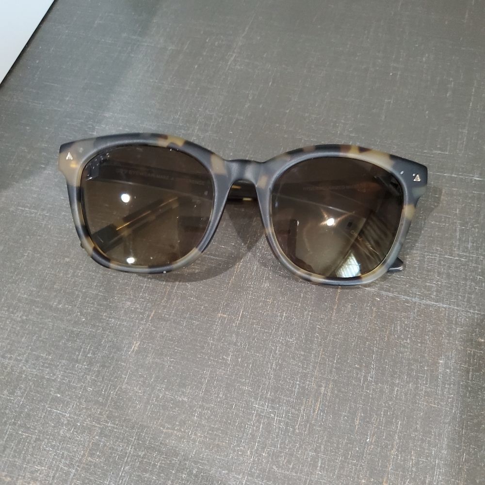 Diff tortoise sunglasses